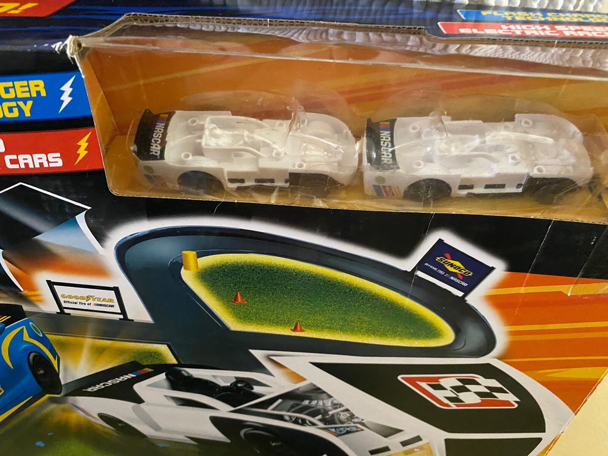 Adventure Force Nascar Crash Racers Figure 8, Motorized