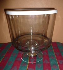 Pampered Chef Trifle Bowl With Stand And Lid  - EUC