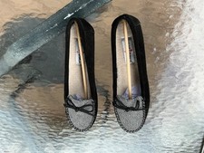 minnetonka moccasins size 9