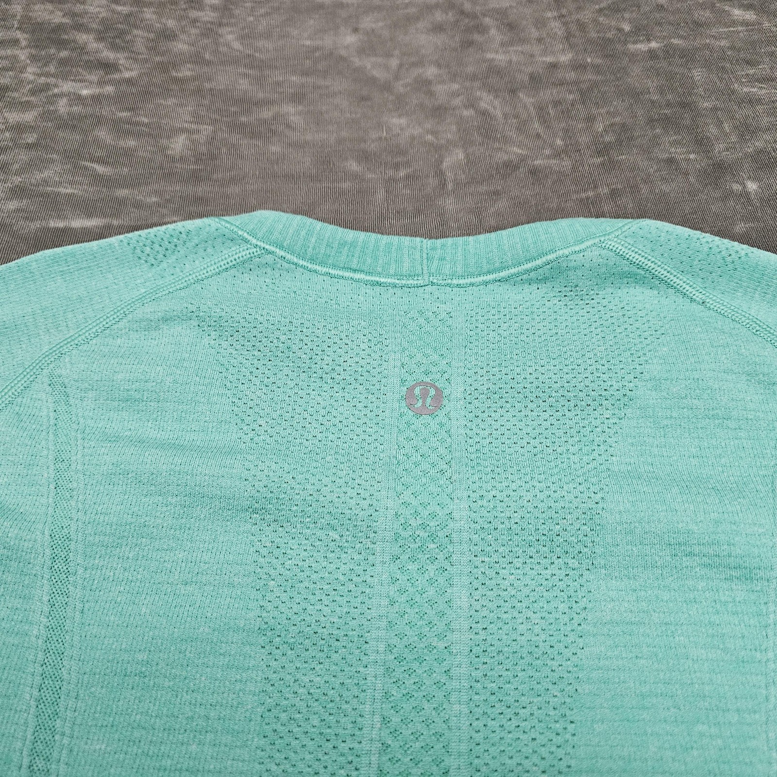 Lululemon Shirt Womens 8 Green Swiftly Tech Short Sleeve Seamless Running