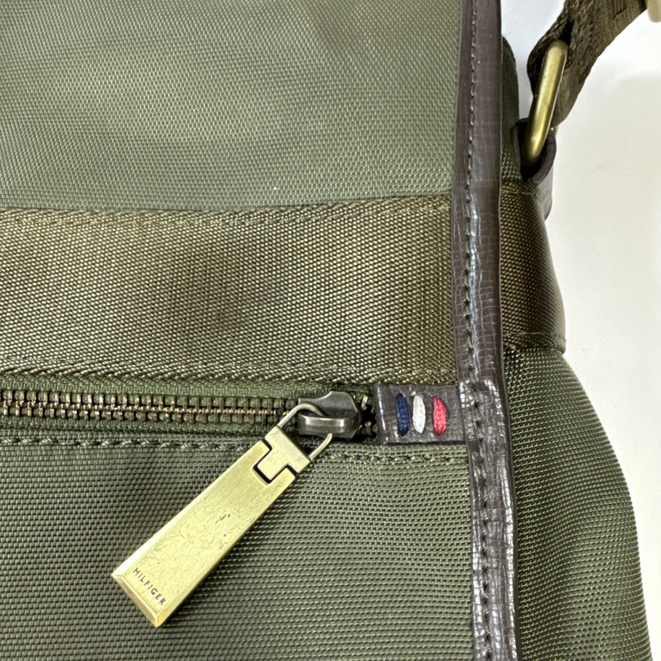 Tommy Hilfiger 男式邮差包。 零售 $138。 绿色 — 第 2/4 张图片