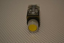 ONE USED ALLEN-BRADLEY FLUSH YELLOW PUSH BUTTON SWITCH 800MR-A9.