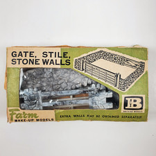 Britains Farm Series Make-Up Models - Gate, Stile, Stone Walls Set #1736 w/ Box