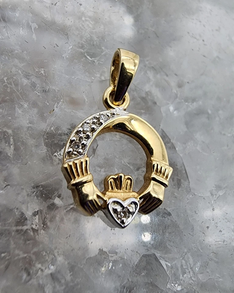 14k .585 Gold Claddagh .02 ctw Diamond Ireland 5/8" Pendant Au 24287 - Image 2 of 4
