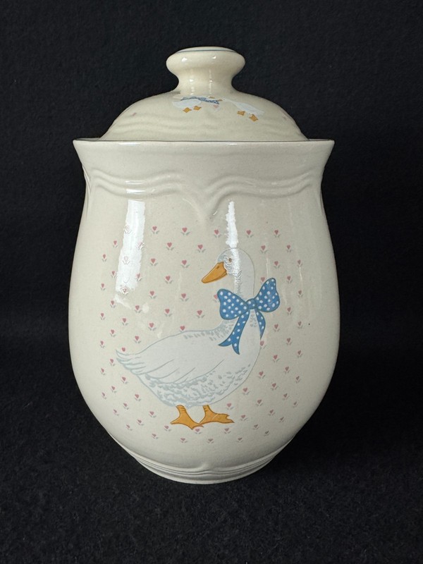 Vintage Tienshan Aunt Rhody Country Goose Blue Bow Canister Cottagecore 8 3/4"