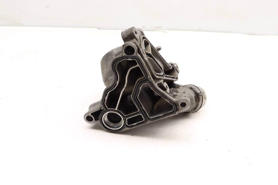 BMW 228I 2014-2016 - Carcasa filtro aceite motor 8642289 Foto 3 de 4