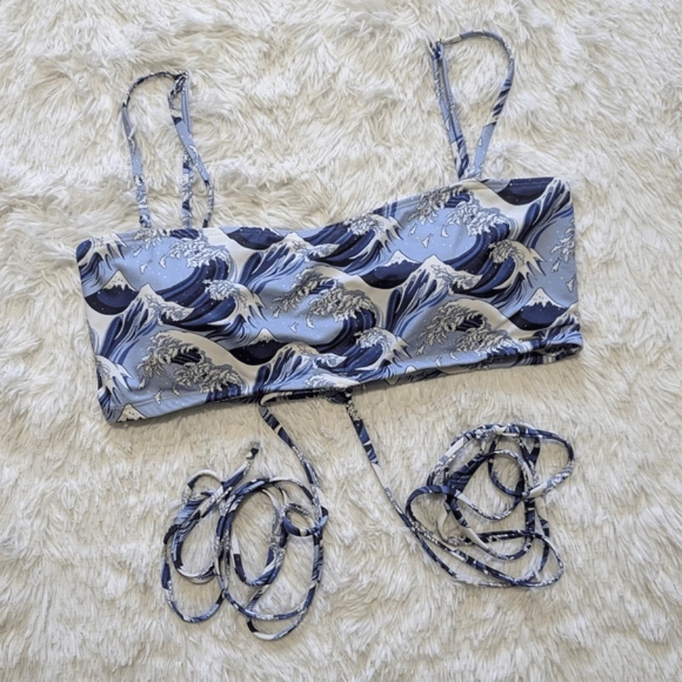 Top de bikini Blackmilk The Great Sharkie con cuerdas bandeau negro leche ondas Hokusai Foto 3 de 4