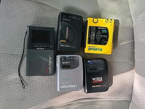New ListingSony Walkman & Watchmen Lot (All Not WORKING) for PARTS Or REPAIR Vintage