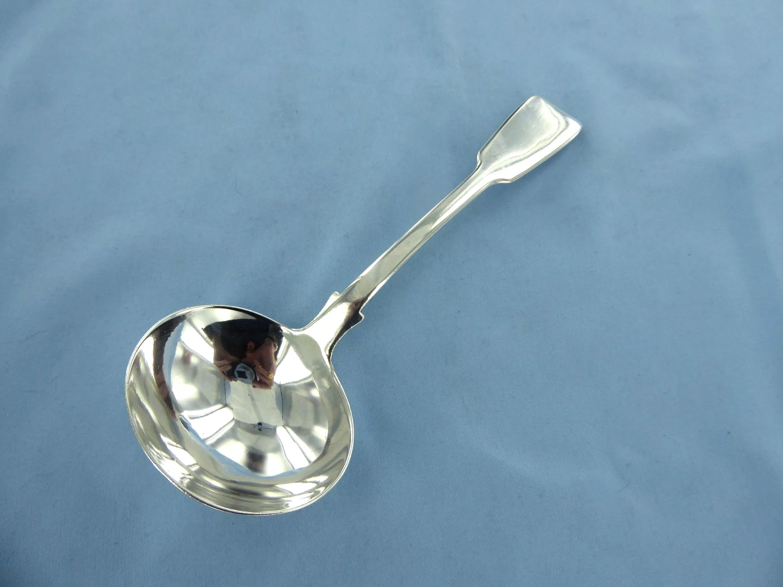 AN ANTIQUE STERLING SILVER FIDDLE BACK SAUCE LADLE.LONDON 1847.
Opens in a new window or tab