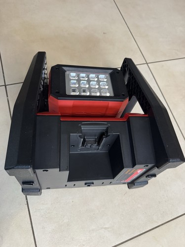 Milwaukee m18 LED HP flood light - Picture 4 of 5