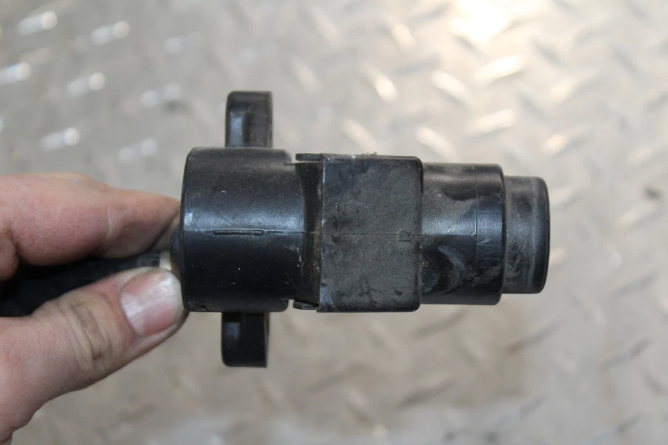 1982 KAWASAKI 750 CSR KZ750M IGNITION LOCK KEY SET WITH GAS CAP  - Image 4 of 4