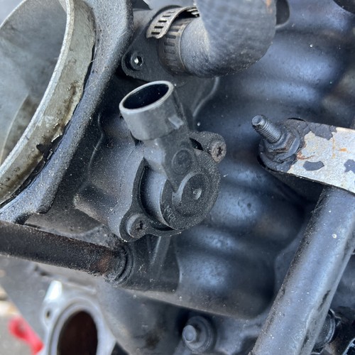 Mercruiser 5.0 mpi intake manifold - Picture 9 of 12