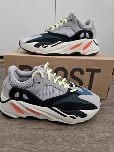 Adidas Yeezy Boost 700 “Wave Runner” B75571 Size 4