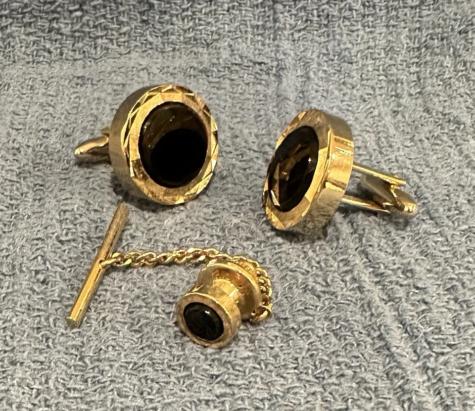 Lindos abotoaduras e broche de gravata vintage Hickok EUA tom dourado pedra preta - Imagem 2 de 4