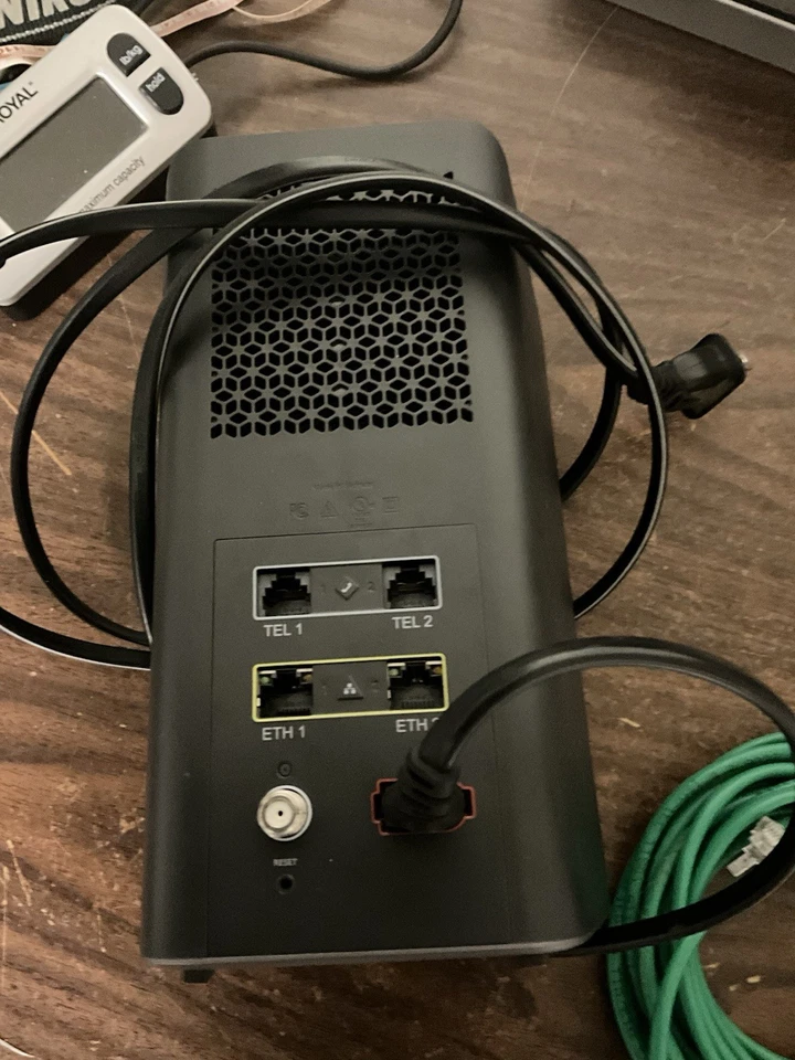 Cox Panoramic Cable Modem & Router WIFI Gateway CGM414X + Power Cord & Cat5 - Image 4 of 4