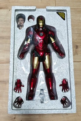 Hot Toys - MMS462-D22 - Iron Man - Avengers - MK4 + Suit-Up Gauntry - 1/6 Figur