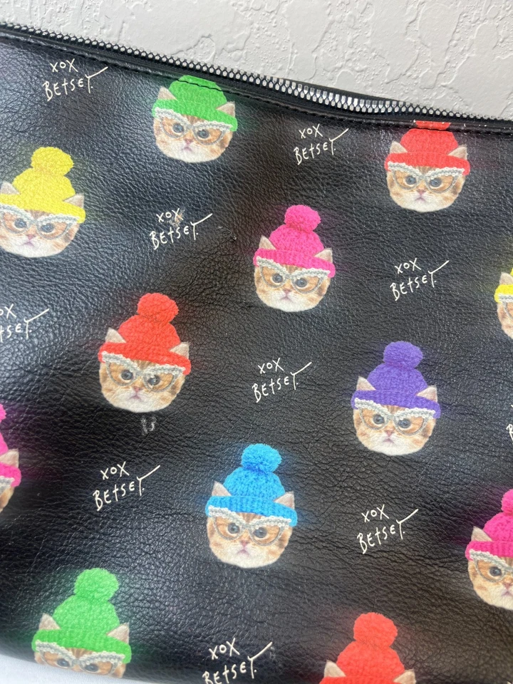 Lindo bolso de muñeca Betsey Johnson cara de gato negro con cremallera arte pop gorro estampado Foto 3 de 4