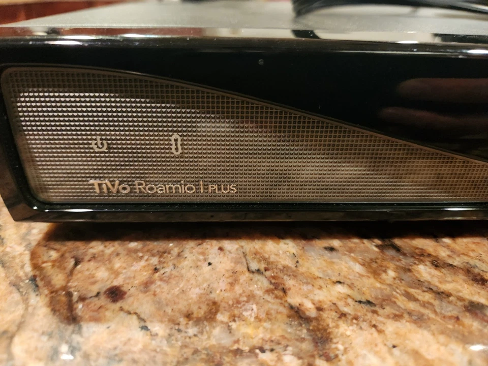 Tivo Roamio Plus TCD848000 Series 5 1TB DVR Device 6 Tuners w/Remote & TIVO Mini - Image 3 of 4