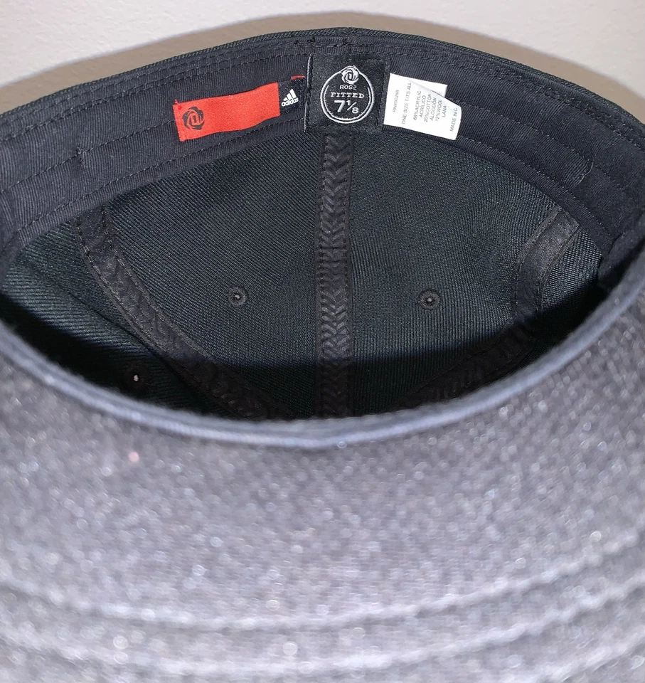 RARO De Colección Chicago Bulls Derrick ROSE 🌹 Logo Adidas Negro Gorra Sombrero AJUSTADO 7 1/8 Foto 4 de 4