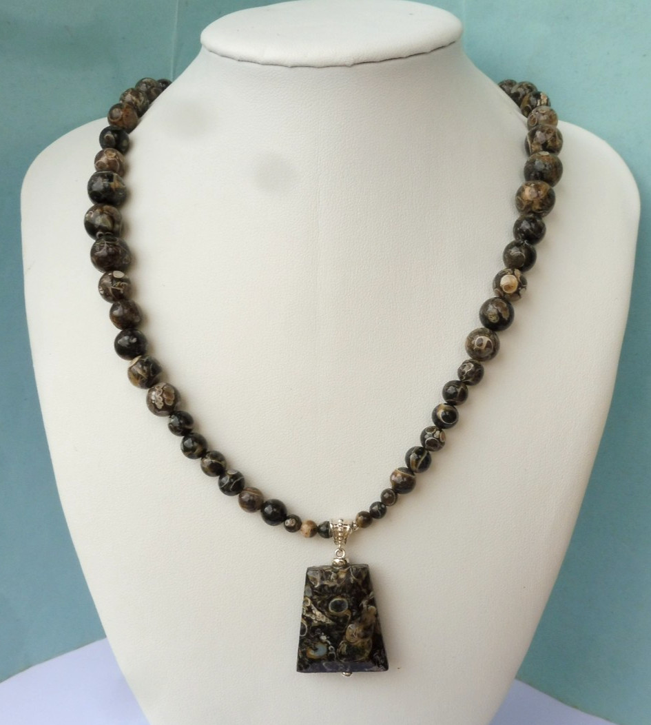 Collier en Turritella précieuse de 46cm en argent, le bijou idéal pour le quotidien
