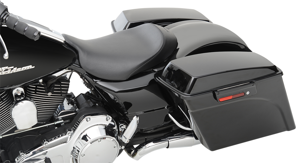 美品 Saddlemen RENEGADE TOURING ソロシート Saddlemen Renegade S3 Super Slammed Solo Seat - Harley Touring 08