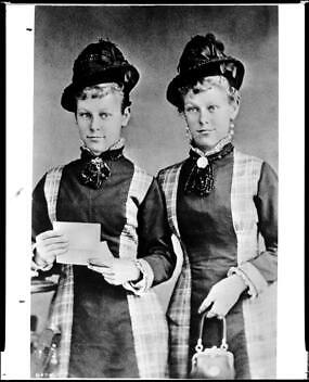 Pasadenas famous Banbury twins Jessie and Jennie California - Old Photo