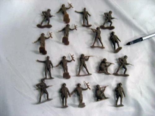 New Marx Toys Re-issue Brown 18 Piece Set Fighting French Army w/warranty