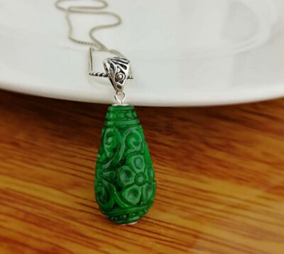 T09 Pendant Jade Green Carved Oval 925 Sterling Silver 