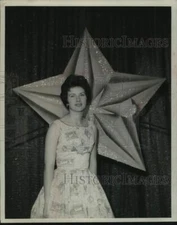 1962 Press Photo Gail Montgomery poses in St. Johnsville, New York - tua31732