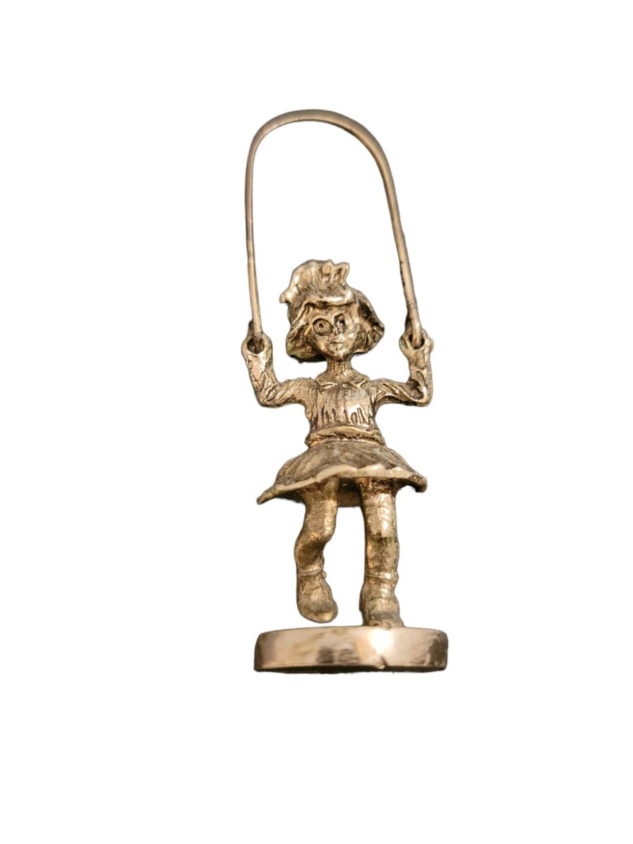 Grapple Rope Statue Girl Jumping Rope Statue