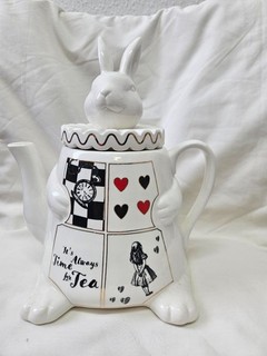 ALICE IN WONDERLAND WHITE RABBIT DECORATIVE TEAPOT