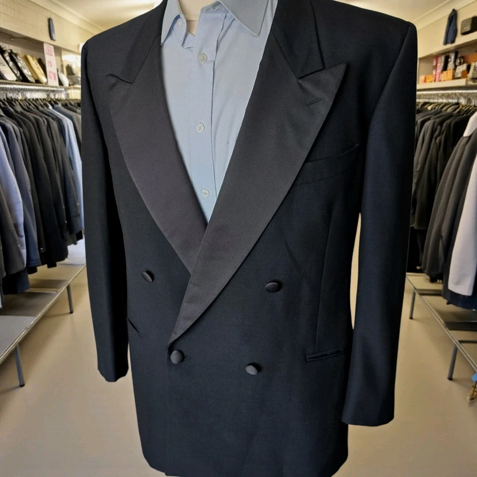 Esmoquin Mani Doble Pecho 42r 52it Solapa Pico Giorgio Armani Foto 3 de 4