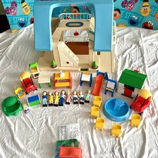 Vintage Little Tikes Dollhouse w/ 29 Accessories Very Good Condition! Family Vintage Little Tikes Dollhouse w/ 29 Accessories Very Good Condition! Family - Image 1