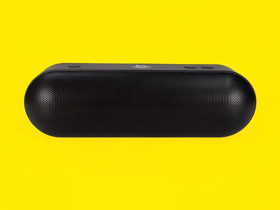 Auténtico altavoz Bluetooth Beats by Dr. Dre Pill+ Plus con carga - Negro Foto 2 de 4