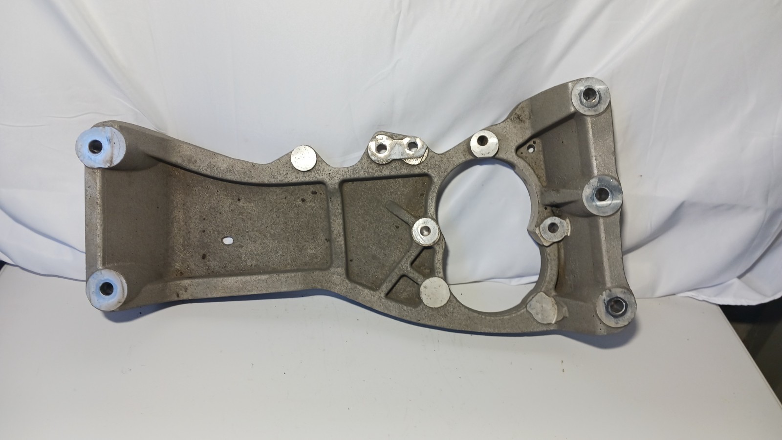 2017 - 2020 MASERATI LEVANTE TRANSMISSION GEARBOX MOUNT BRACKET OEM