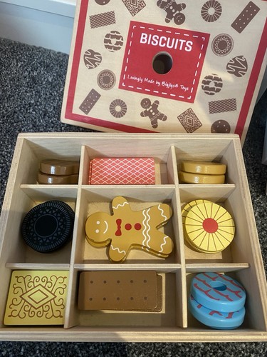 Wooden Biscuit Toy Set - Montessori Pretend Play - Picture 2 of 4