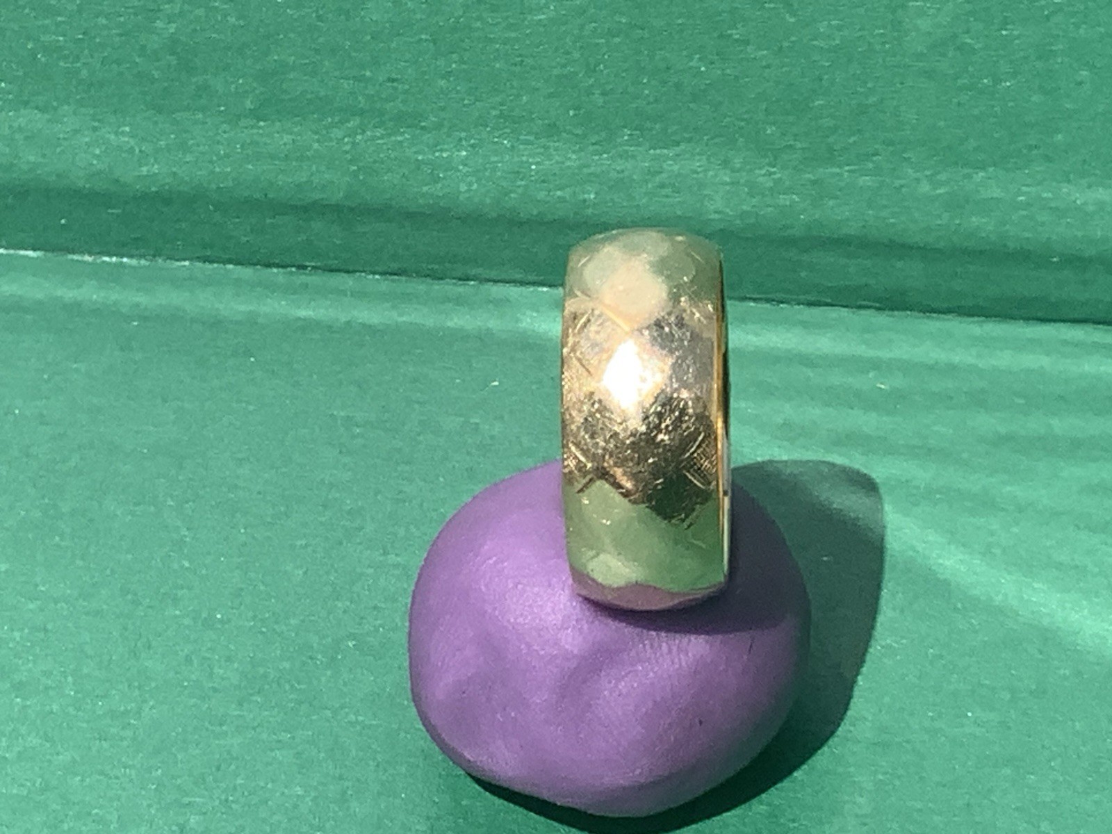 14k Yellow Gold Thick Band! Hammered Design 6.5 Grams Size 6