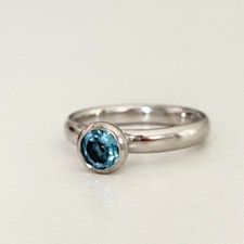 925 Sterling Silver Genuine Swiss Blue Topaz Bezel Set Ladies Band Ring Size 7