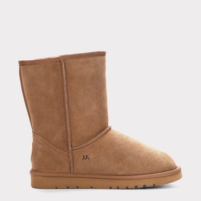 Lamo Women's Kora Boots Chic Water Resistant Suede (Chestnut) Size 9 US