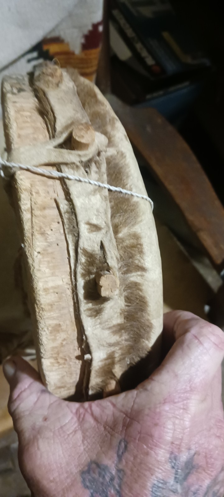 *AWESOME ANTIQUE NATIVE AMERICAN  RAWHIDE  DRUM  PEG DRUM HTF NICE SOUND !*