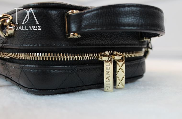 CHANEL Vanity Rectangular Cosmetic Bag with Gold … - image 8