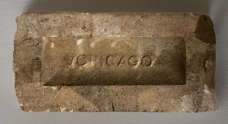 Ladrillo arquitectónico antiguo Tiffany Chicago con fecha de abril de 1906 Foto 3 de 4