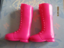 BARBIE DOLL / PAIR OF SHOES: BOOTS, PUMPS ....... (1053)
