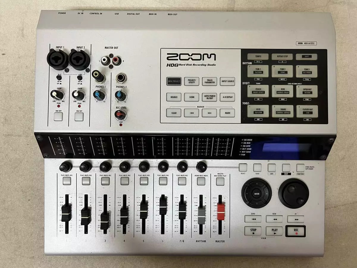 Zoom Hard Disk Recording Studio HD8 Silver Multi-Track Recorder