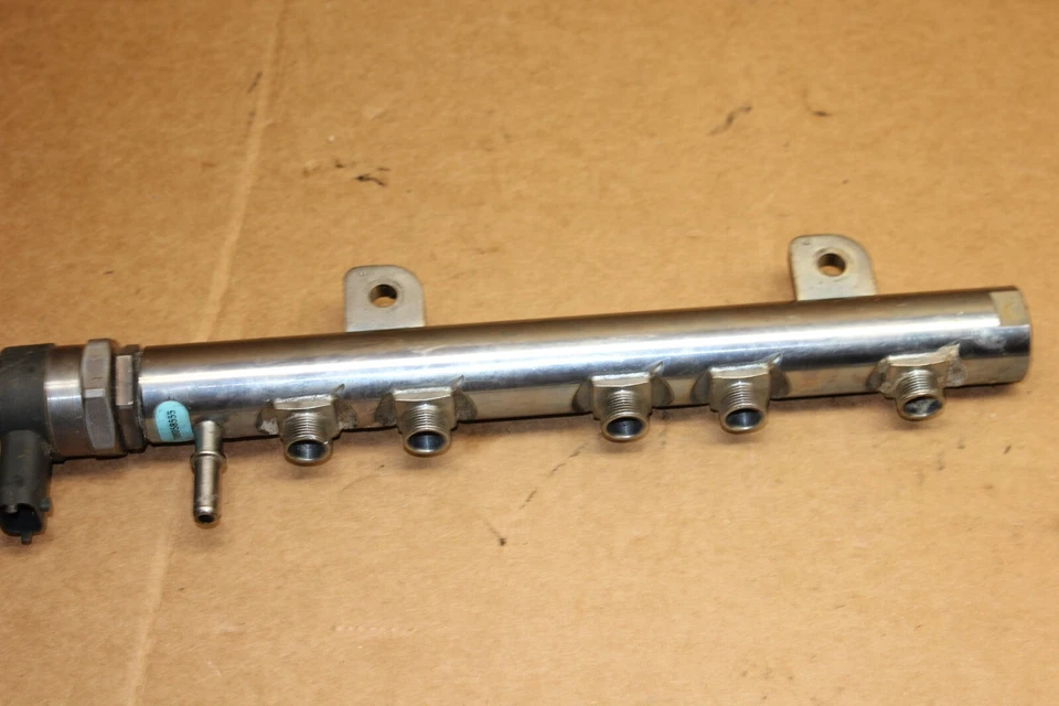 2014 2015 2016 2017 2018 2019 Ram 1500 3.0L EcoDiesel Fuel Injection Rail (OT41) - Image 3 of 4