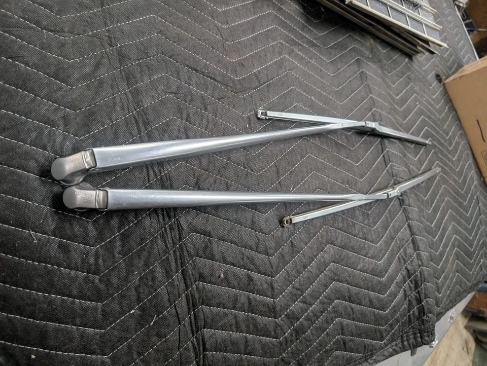 1961 1967 年凯迪拉克漂亮一对原装 Wiper Arms Eldorado Deville Trico 刀片 — 第 2/4 张图片