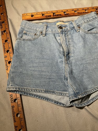 Levis Premium Mid Length Shorts Womens Size 26 80s Mom Denim Casual Pants - Picture 3 of 13