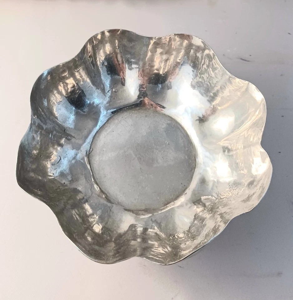 Cuenco acanalado martillado de plata de ley Juárez Prieto México 950 de 6" de diámetro Foto 2 de 4