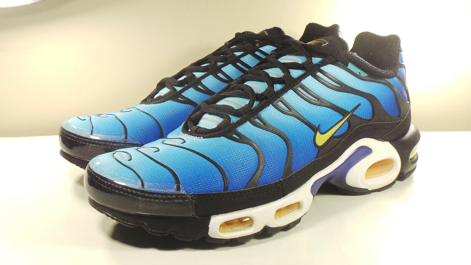 mens nike air max plus og hyper blue stores