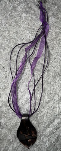 Smooth Leaf Shaped Pendant in Glass with Silver Foil - Perfect Gift Murano Style - Picture 4 of 5